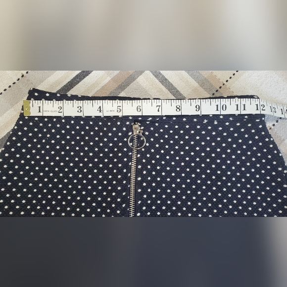 TOPSHOP NAVY BLUE POLKA MINI SKIRT WITH ACCENT ZIPPER - Picture 4 of 7